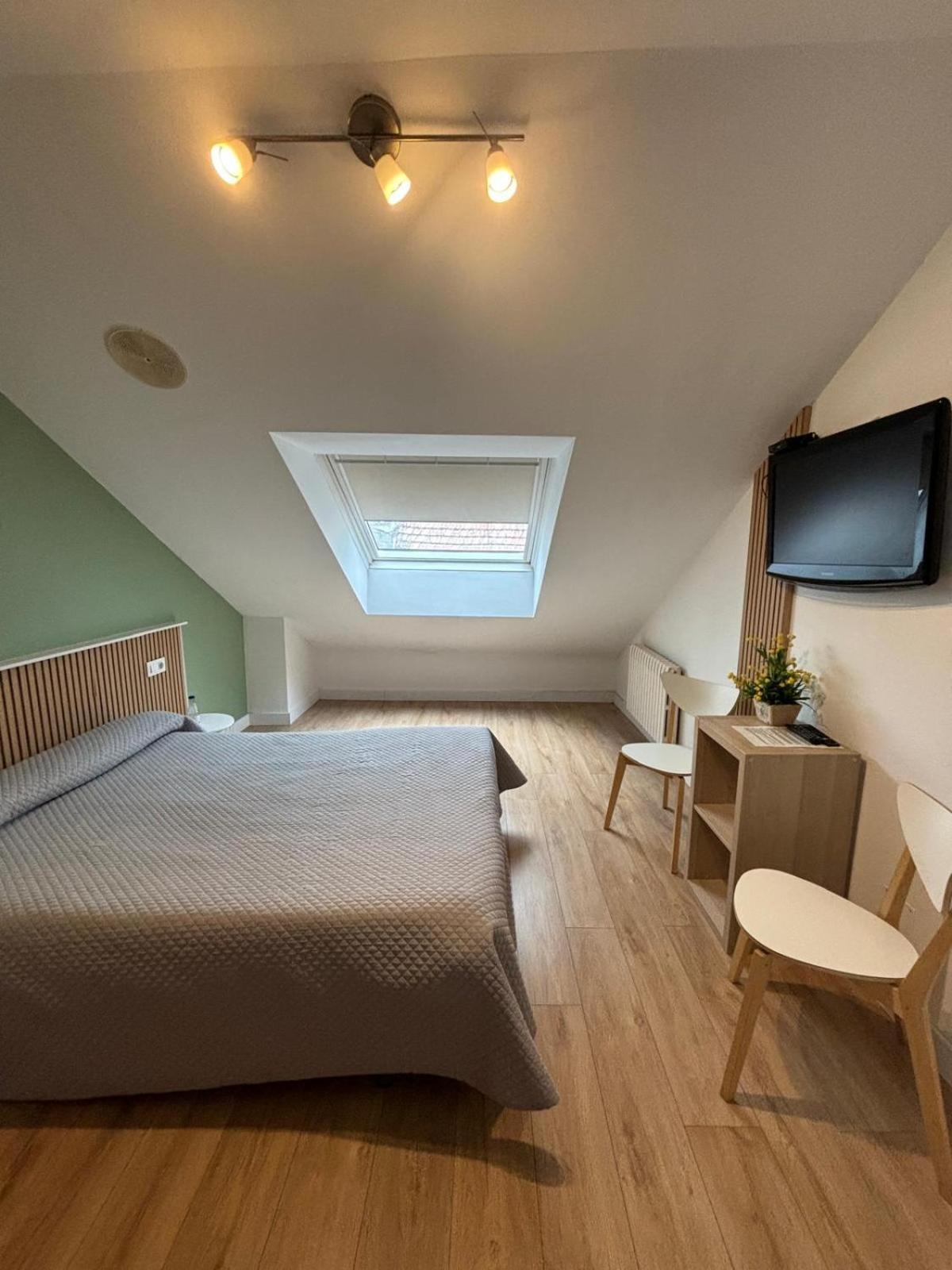 Hostal La Frontera Феррол Экстерьер фото