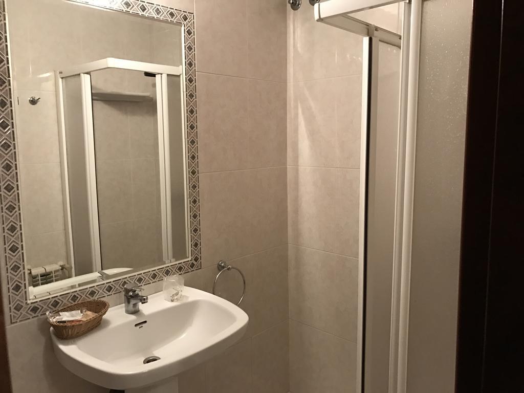 Hostal La Frontera Феррол Экстерьер фото